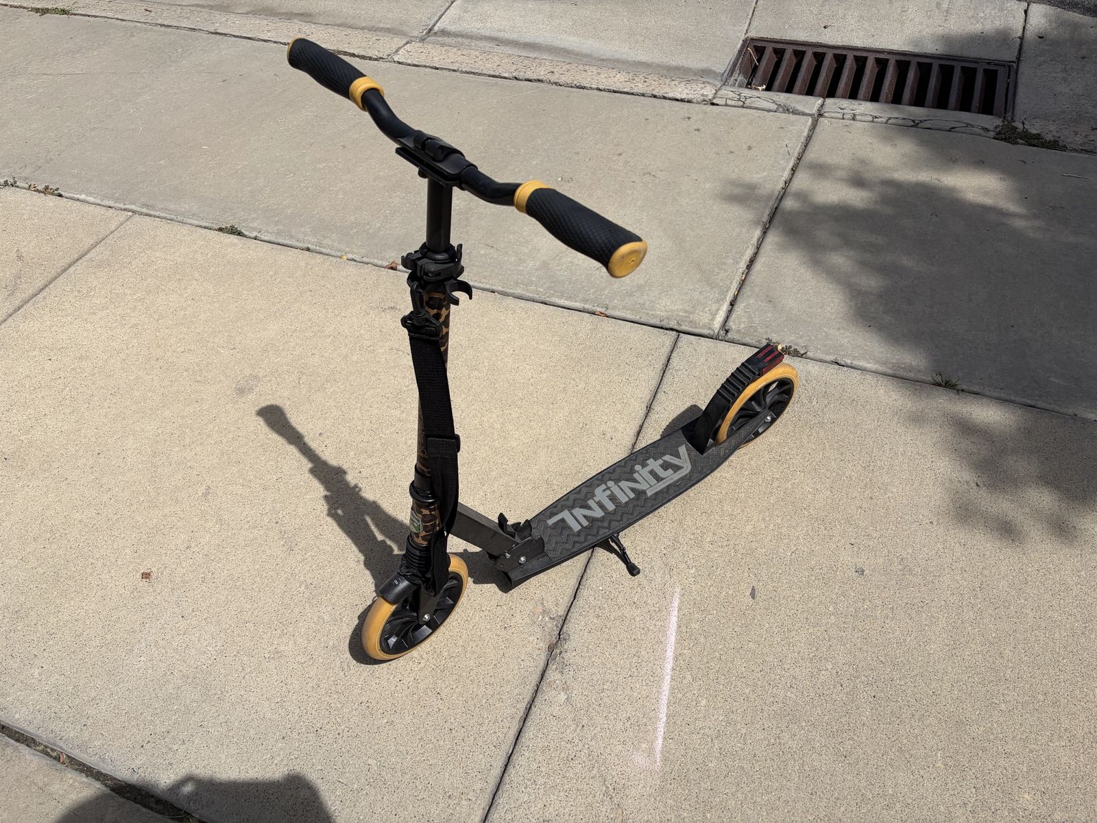 foldable Infinity scooter w/ carry strap