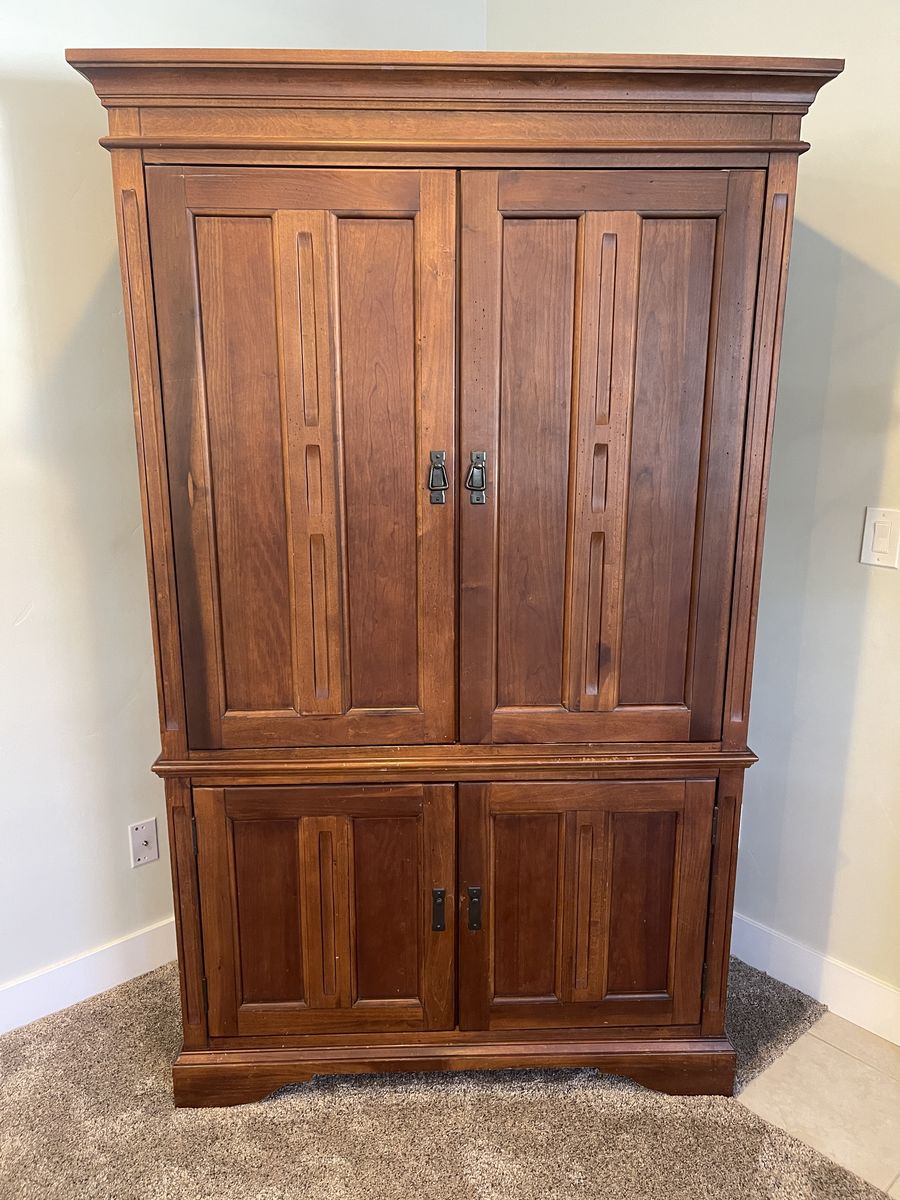 Free Armoire