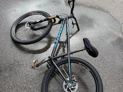 Pivot Dirt Jumper