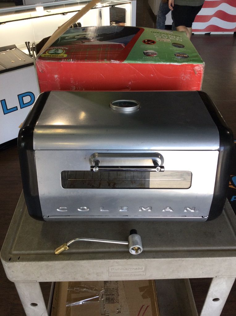 Coleman Camp Oven.     #E75013555