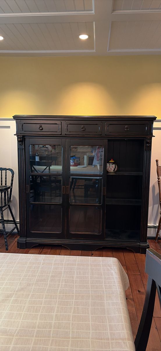 Black hutch