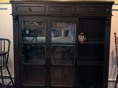 Black hutch