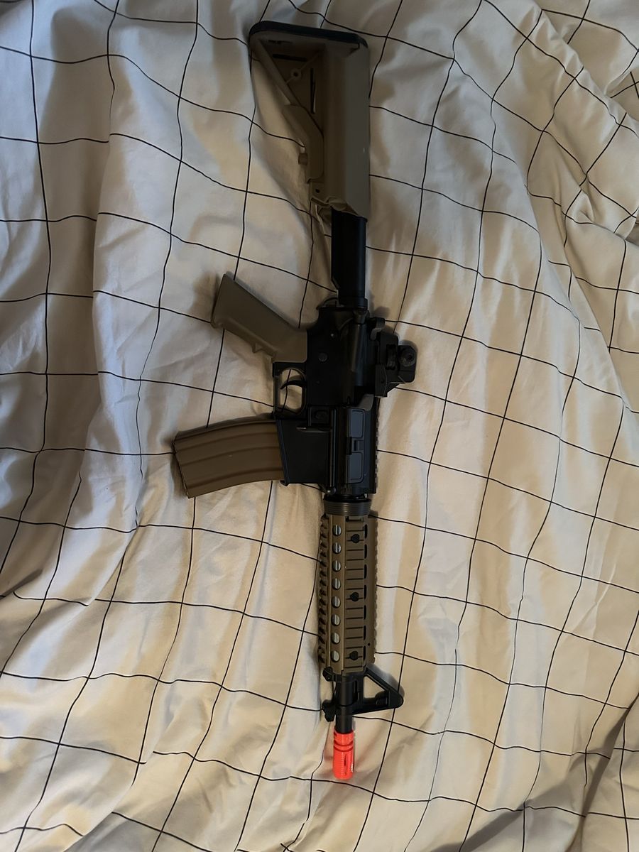 AIRSOFT GUN AND BULLETS