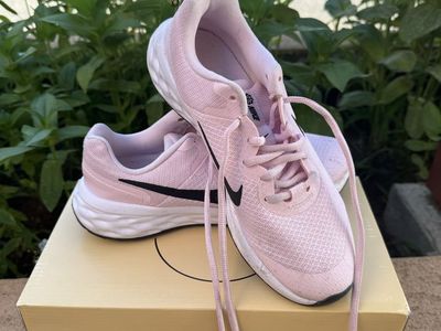 Nike Revolution Big Kids' Road Running Shoes. Size: 5Y