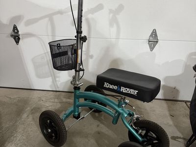Knee scooter