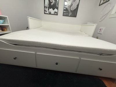 IKEA Hemnes Daybed Frame w/ 3 Drawers & 2 Mattresses - White, Twin/Queen Convertible
