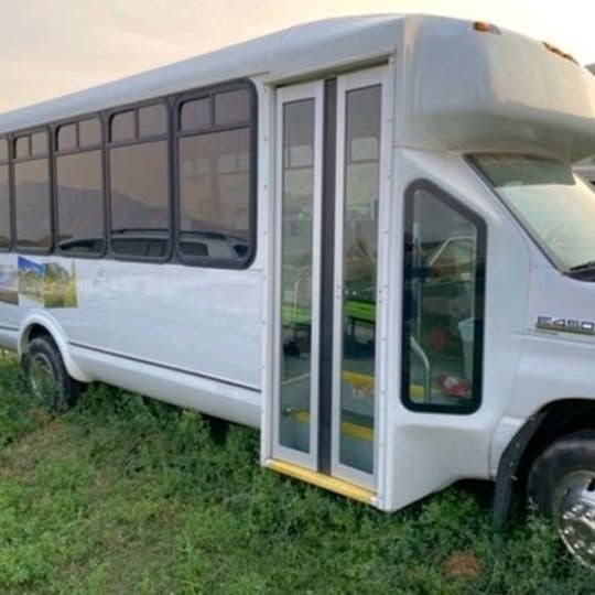 2010 Ford E-450 and Econoline 450 