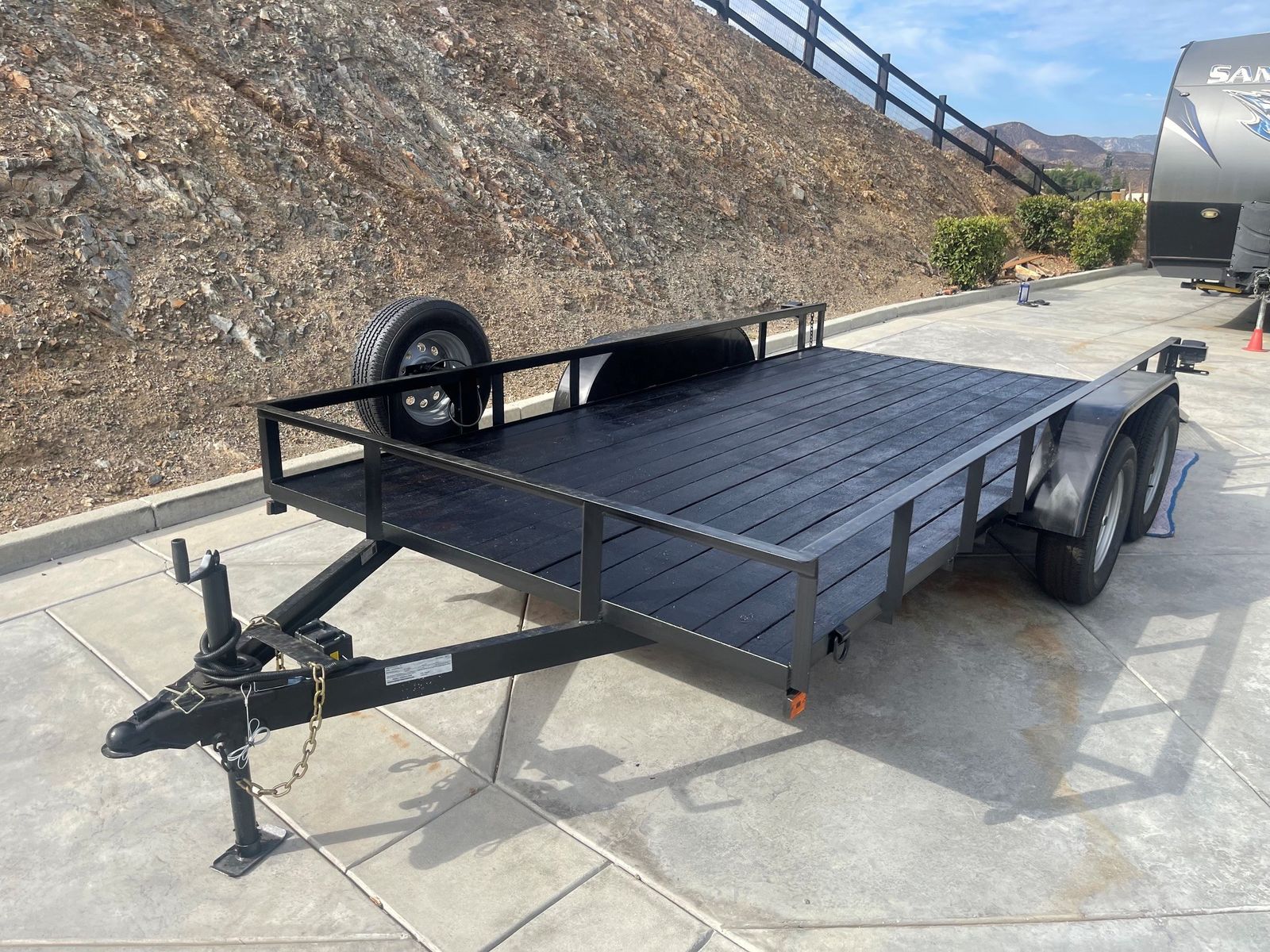 2022 8.5'x14' tandem axle flatbed trailer