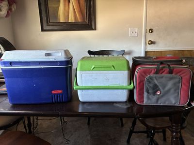 Set of three Rubbermaid and Igloo Cooler Set