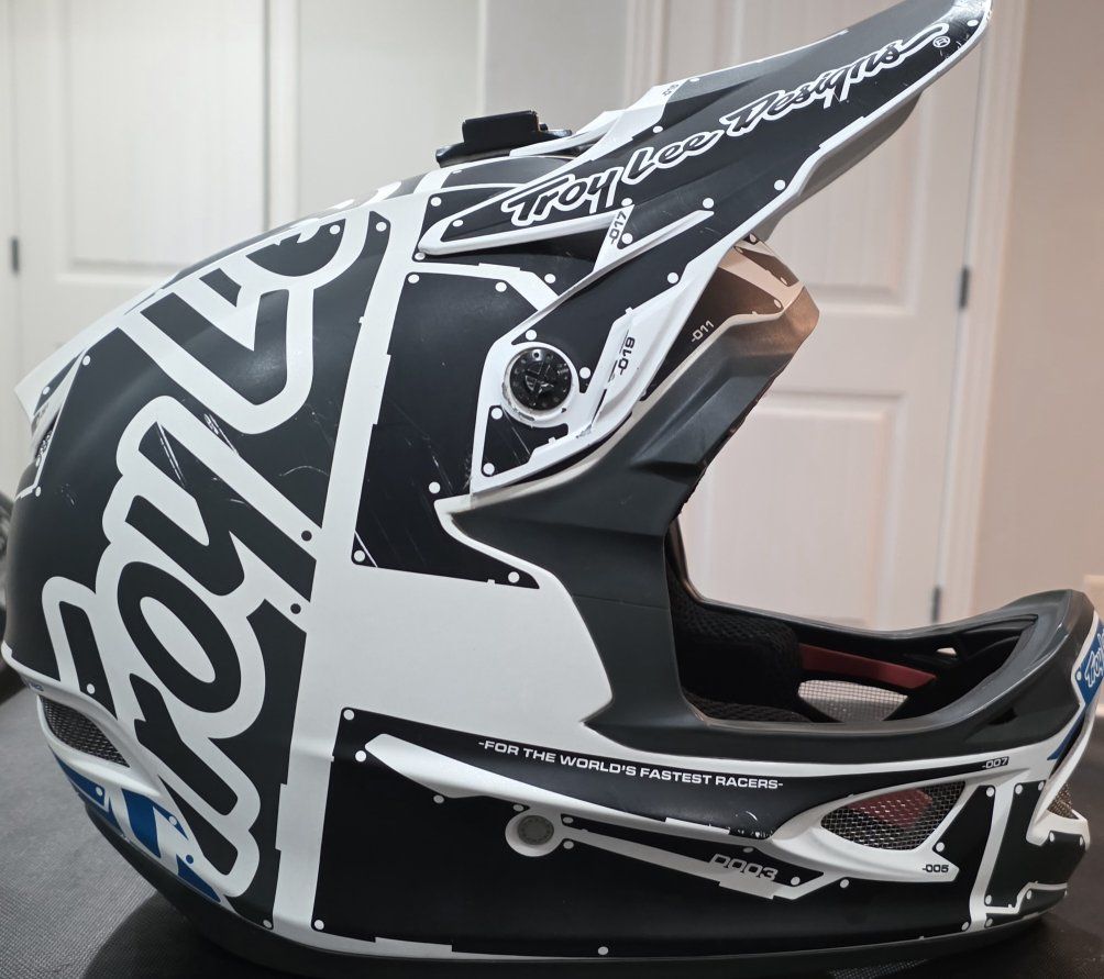 Troy lee designs D3 mtb/bmx helmet