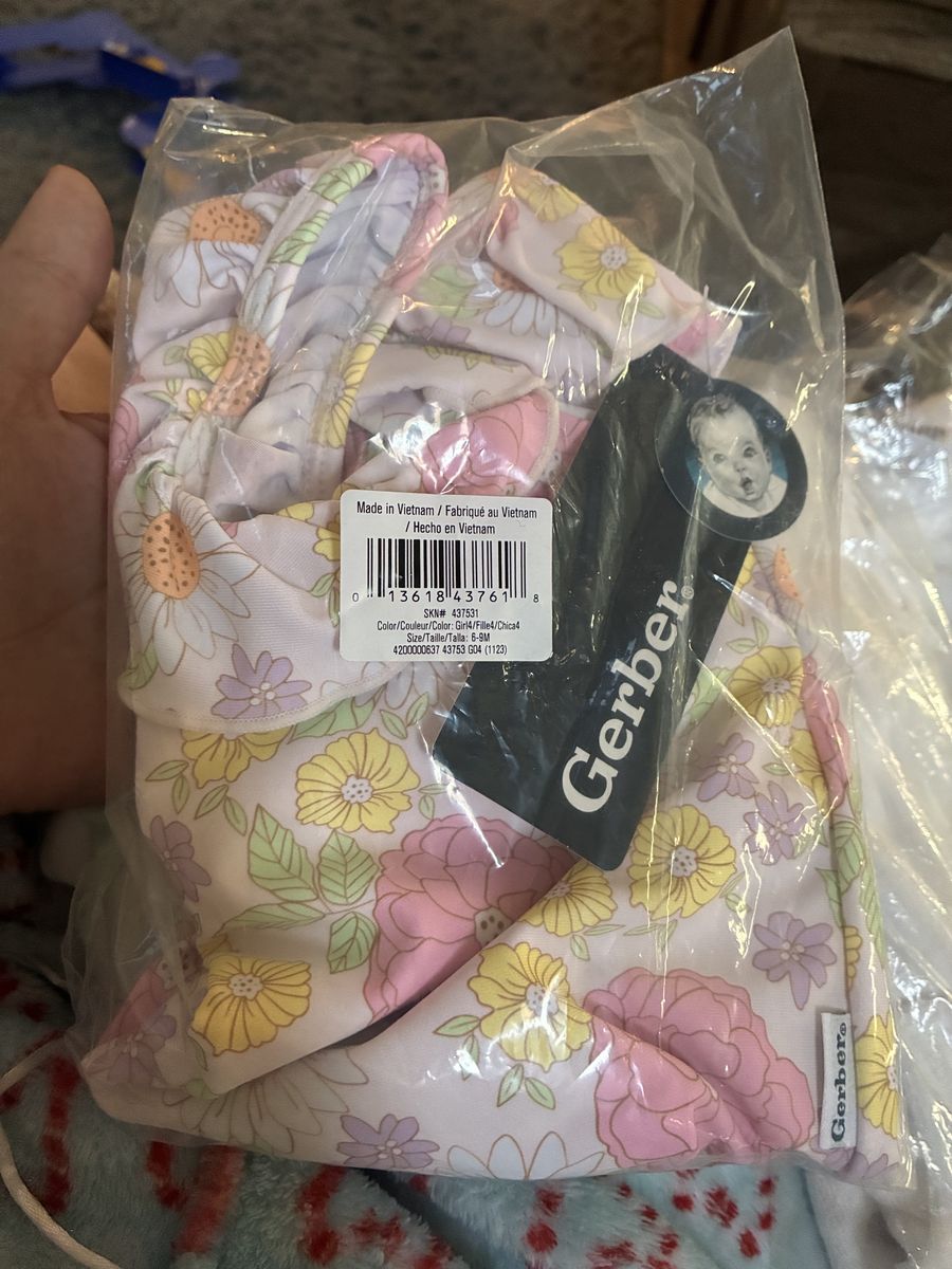 Gerber Baby Girl Floral Print swimsuit , Size 6-9M, New with Tags, Girl4/Fille4/Chica4 Color