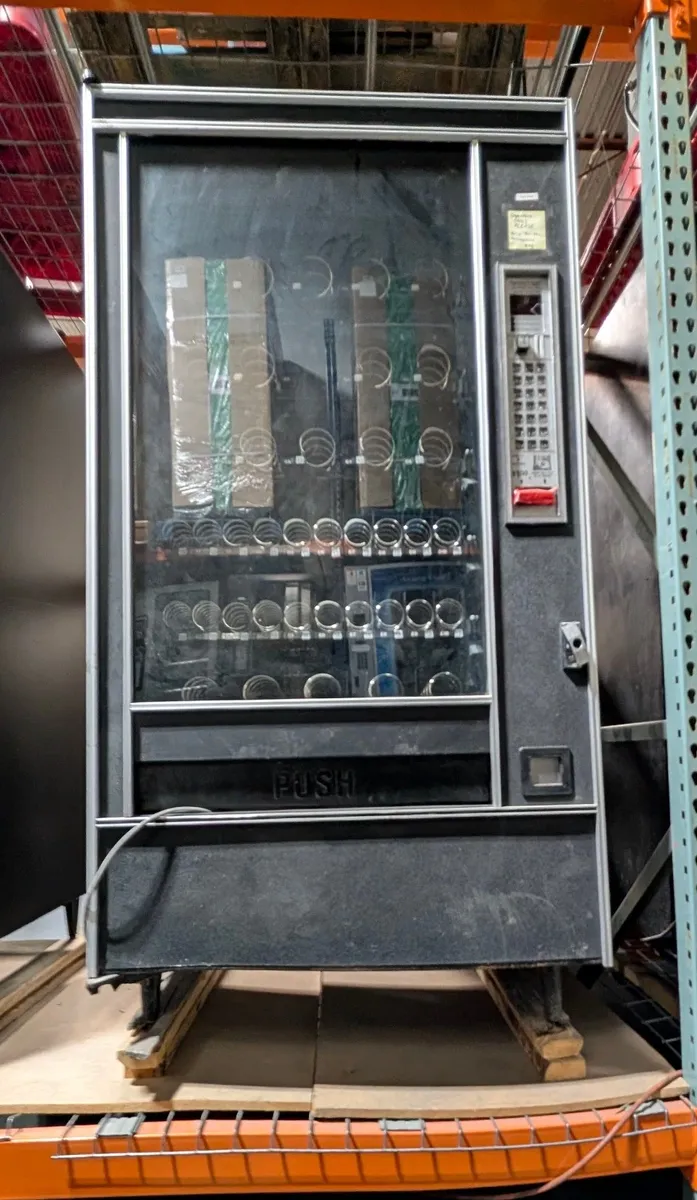 Automatic Products 7000 Snack Vending Machine (free shipping)