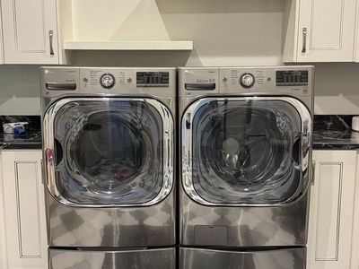 LG Extra Large Capacity Washer & Gas Dryer Set w/Sidekick pedestal washer