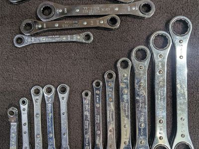 Ratcheting, box end wrenches