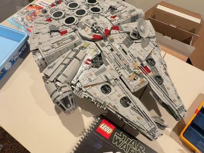 Lego UCS Millennium Falcon