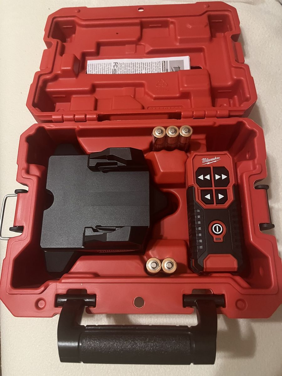 Milwaukee Wireless Laser Alignment Base with Remote