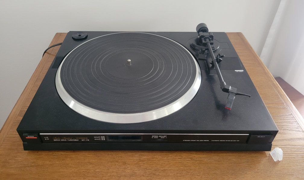 Fisher Studio Standard MT-715 Servo Drive Turntable Record Player