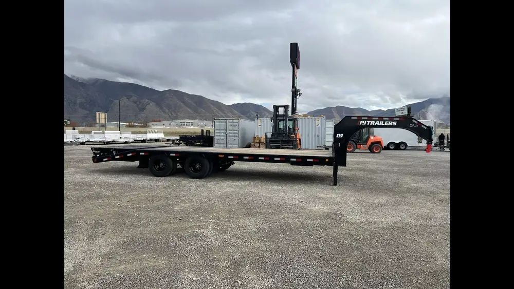 2027 PJ Trailers Black 8.5 x 25 Gooseneck Low Pro