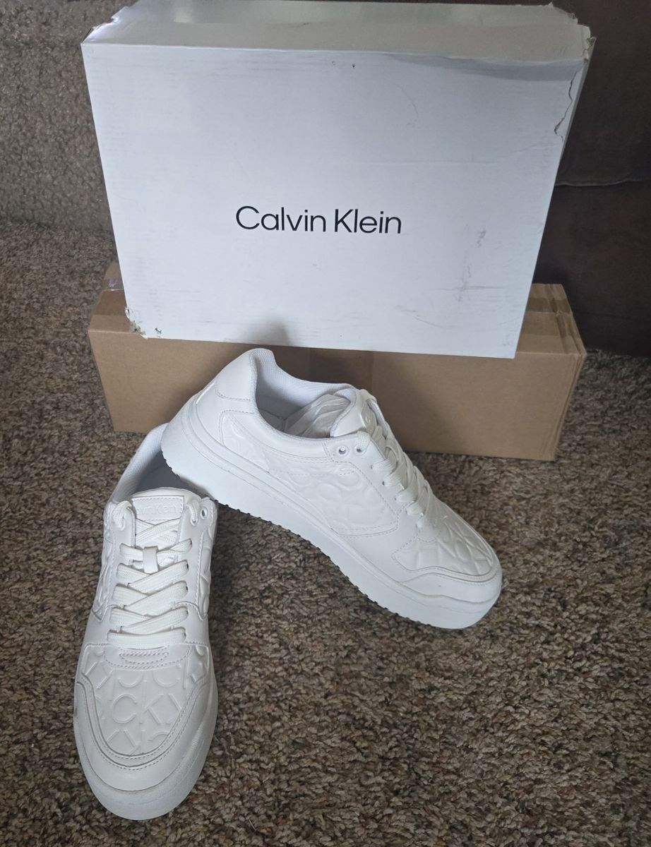 Women's size 10 Calvin Klein leather shoes NEW