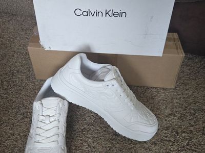 Women's size 10 Calvin Klein leather shoes NEW