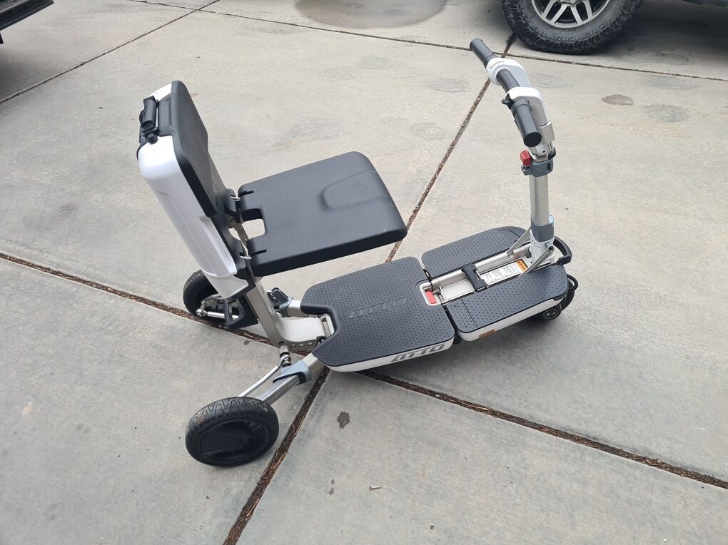 Moving Life ATTO Fill Size Mobility Scooter