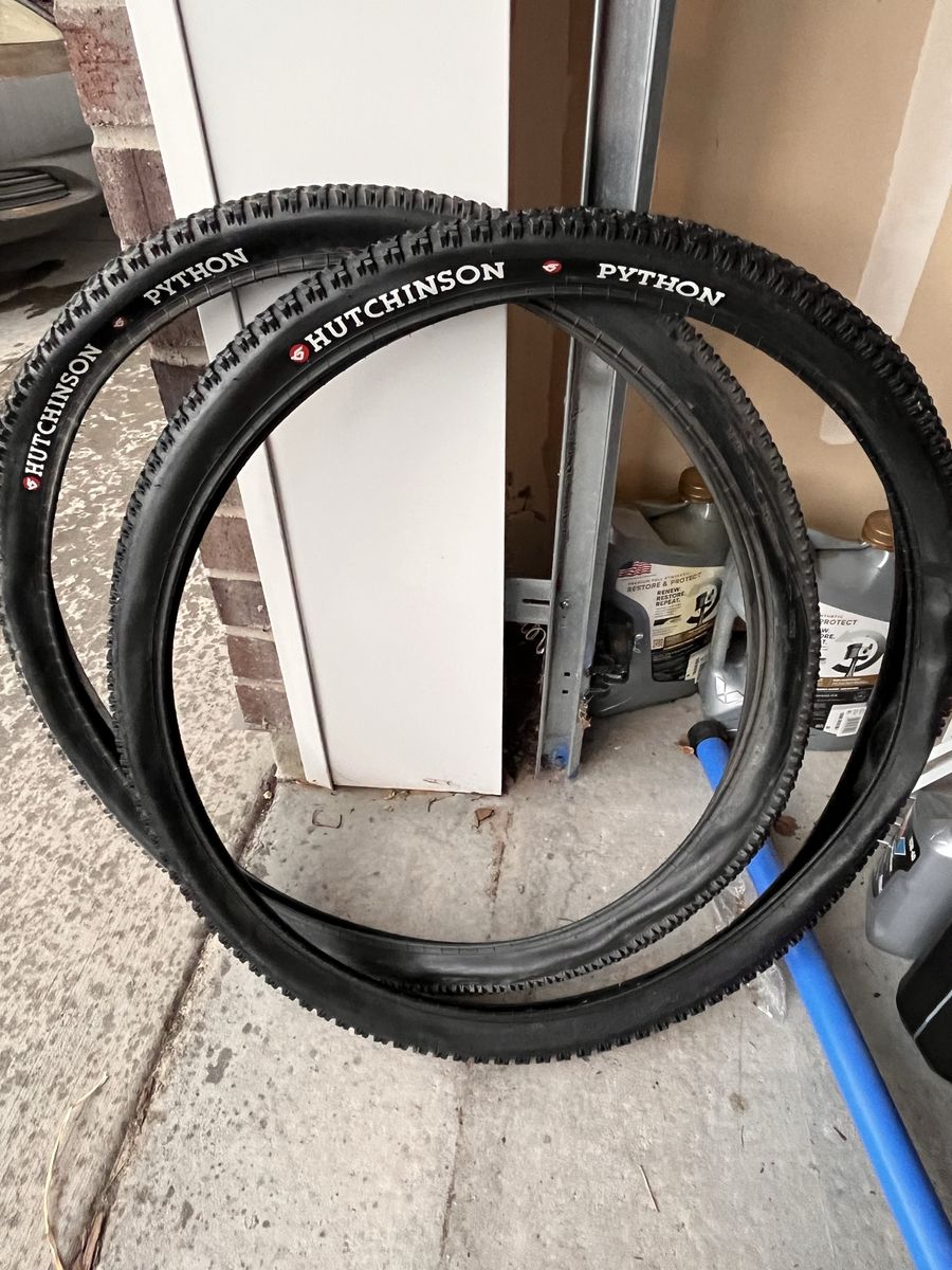 New Pair of Hutchinson Python Mountain Bike Tires 29x2.1 aka 700x54c
