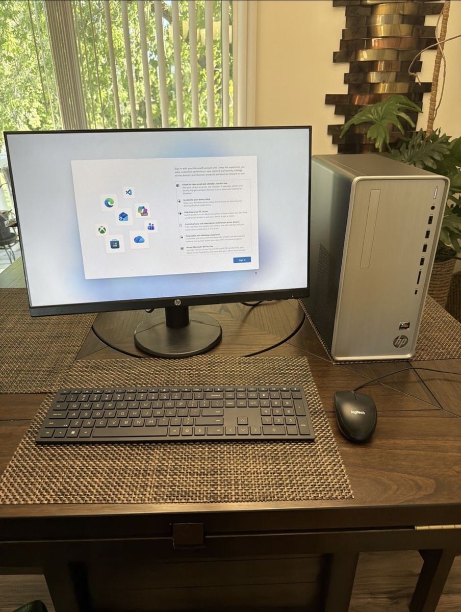 HP Ryzen 7 desktop computer bundle. 24” HP monitor, keyboard & mouse. Windows 11 installed.