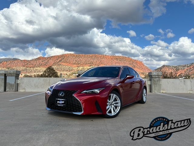2022 Lexus IS Base