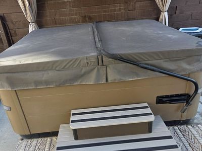 Hot Tub, 2024 Bullfrog X6L Spa