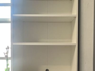 Beautiful white bookcase/shelf