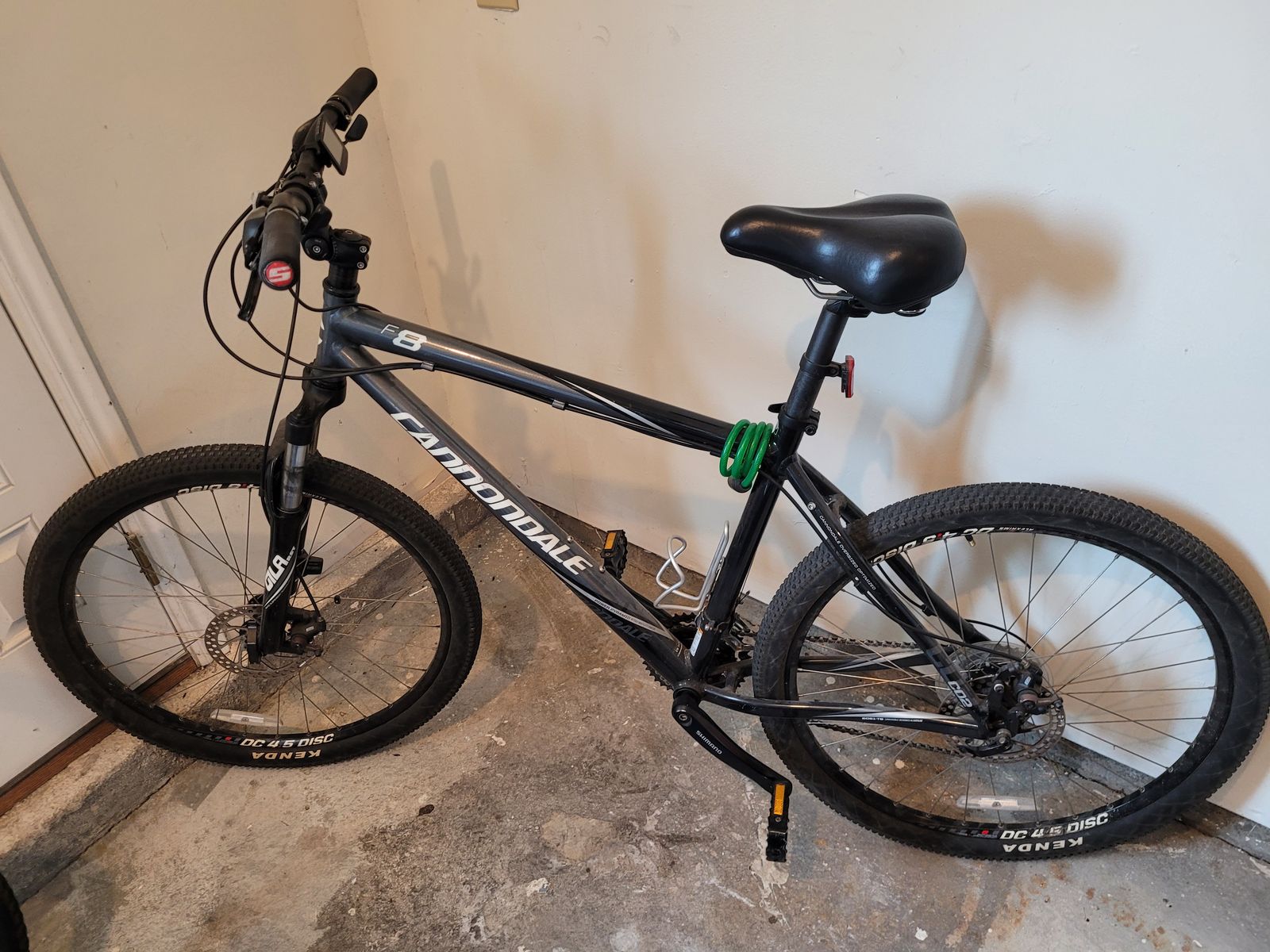 Cannondale F8 Mountain Bike