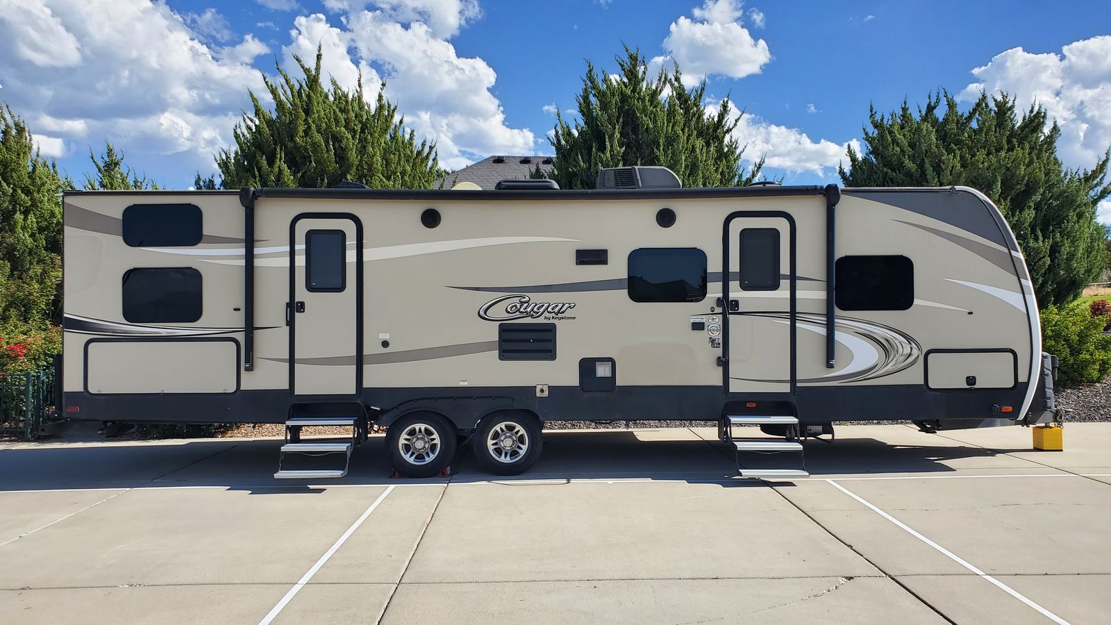 2018 Keystone Cougar Half-Ton 31SQBWE Bunkhouse
