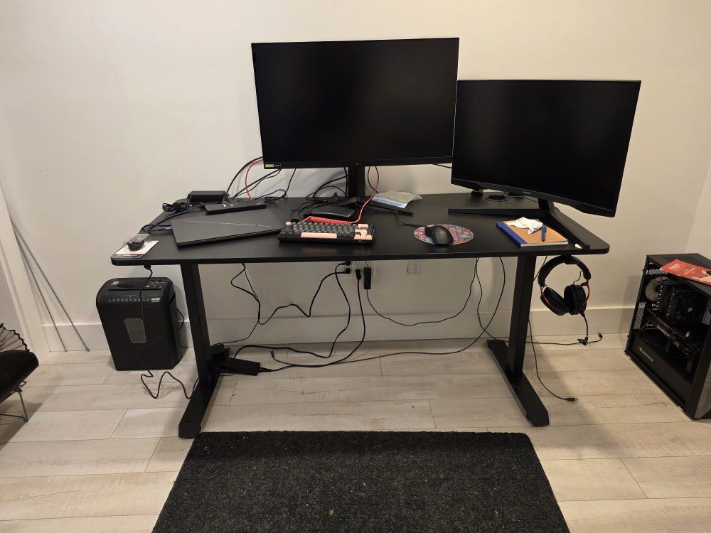 Black Gaming Desk with Headphone Hook - Excellent Condition