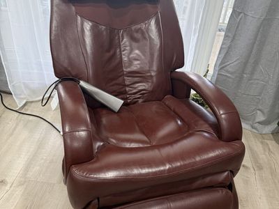 Human touch massage chair