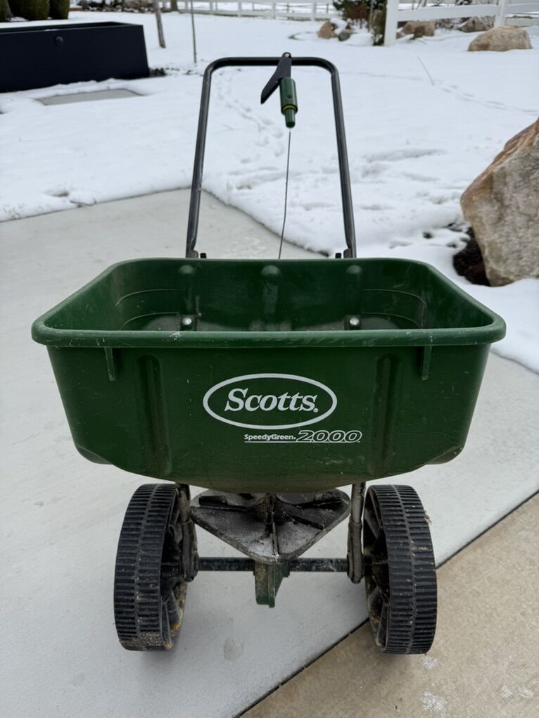 Scott's SpeedyGreen 2000 Fertilizer Speader