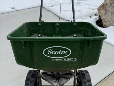 Scott's SpeedyGreen 2000 Fertilizer Speader