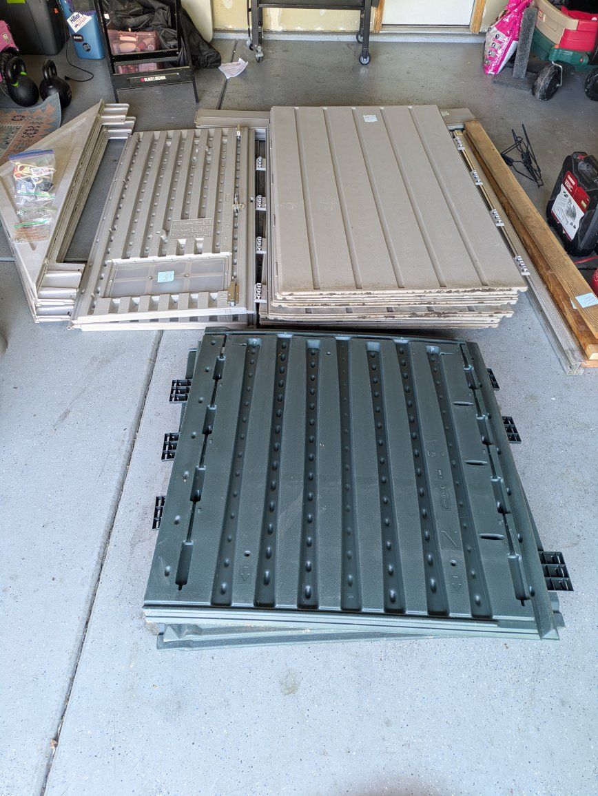 7x7 Rubbermaid Storage Shed – Includes Floor & Hardware – Needs Minor Repair