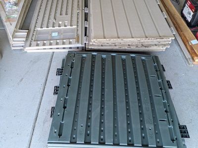 7x7 Rubbermaid Storage Shed – Includes Floor & Hardware – Needs Minor Repair