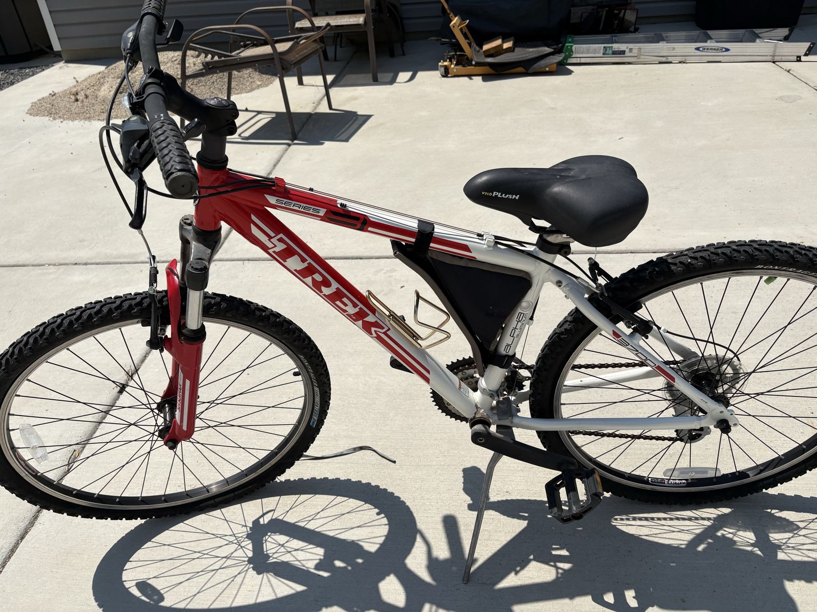 Trek 3700 3 Series Mountain Bike - Red/White Alpha Aluminum Frame