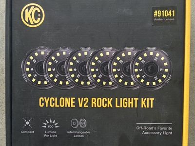 *trade or sell* KC Hilites Cyclone V2 Rock Light Kit #91041 - Amber