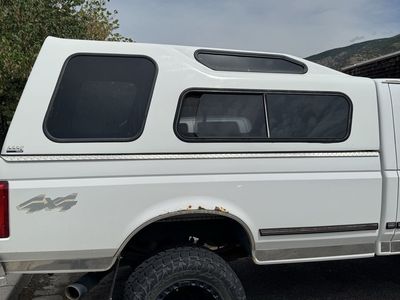 LEER White High-Rise Truck Cap / Shell with Side Slider Windows