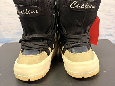Used Custom Jr. Lace Boots Men's Snowboard Boot - 1K US