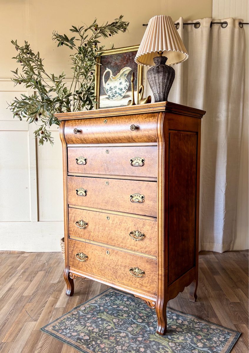 *FREE DELIVERY* Antique Birdseye Maple Chest of Drawers/Dresser