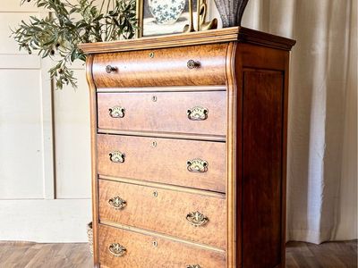 *FREE DELIVERY* Antique Birdseye Maple Chest of Drawers/Dresser