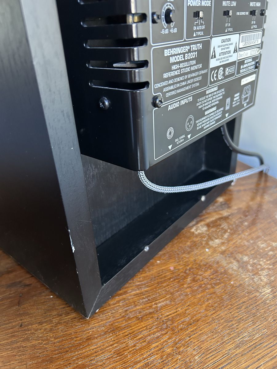 Main image 4