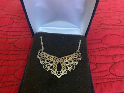 NIB Elegant Montana Silver Necklace/Jewelry in Original Case