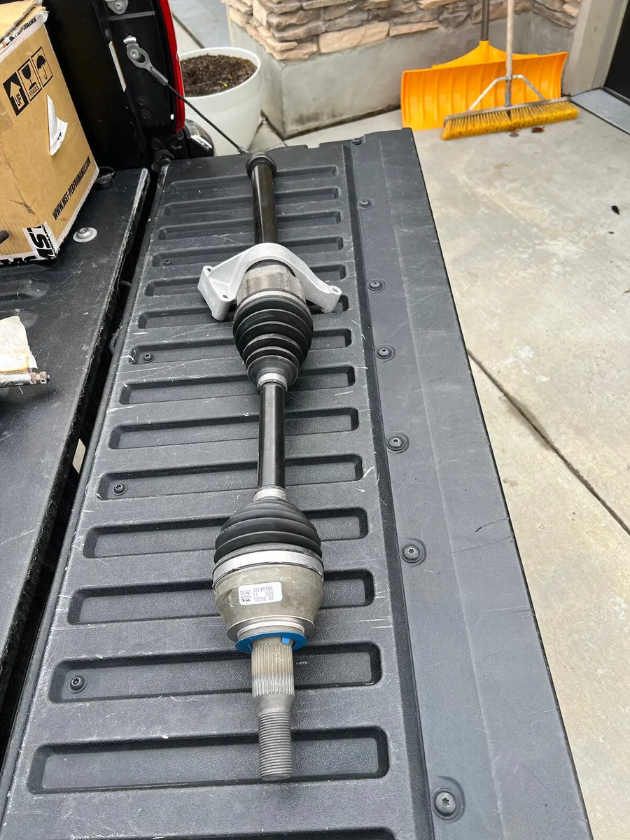 2018 - 2023 CHEVROLET TRAVERSE FRONT RIGHT AXLE SHAFT HALFSHAFT OEM 84878161