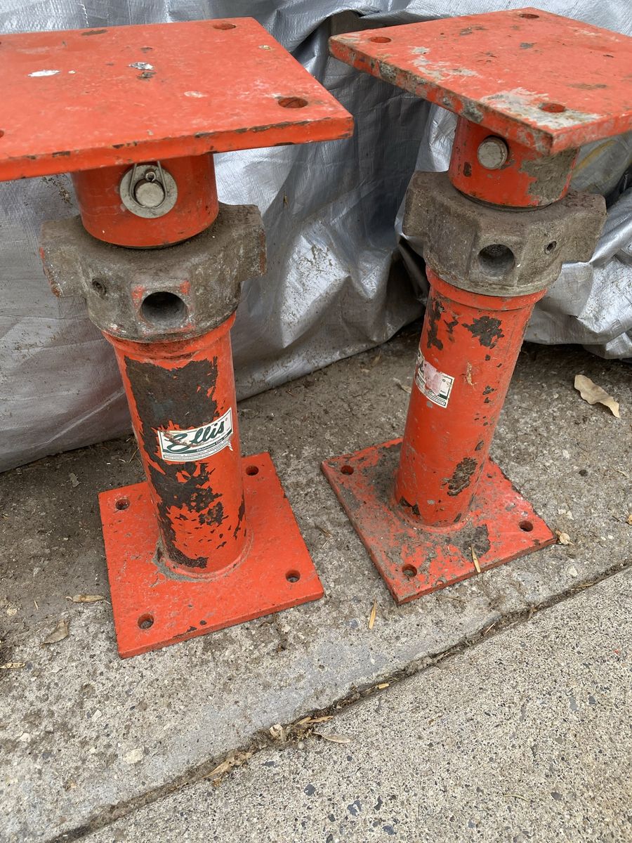 Pair of Ellis Heavy-Duty Adjustable Screw Jacks / Shore Jacks