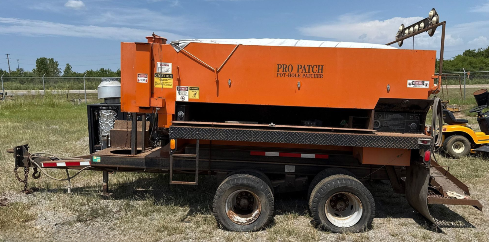 Hot Kettle Reclaimer Pothole Patch Crew Trailer Patching Tar Box Towable Asphalt Patcher City Street Repair Unit Road Equipment