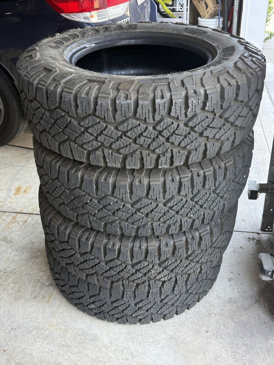 Goodyear Wrangler Duratrac RT Kevlar tires 245/75 r17